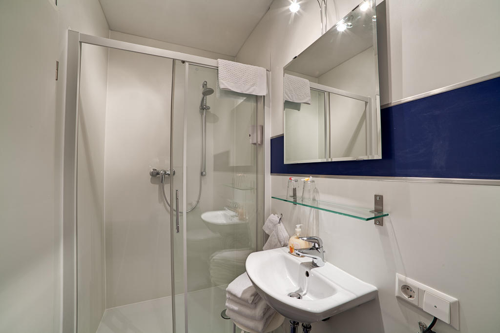 Pensionsieben Das Andere Hotel Lörrach Стая снимка